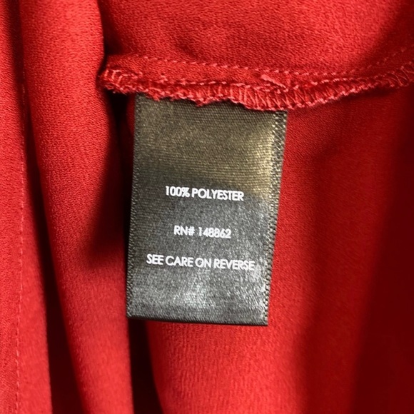 New Torrid 1X Plus Georgette Red Pintuck Button Front Blouse 18305011 - Picture 9 of 9